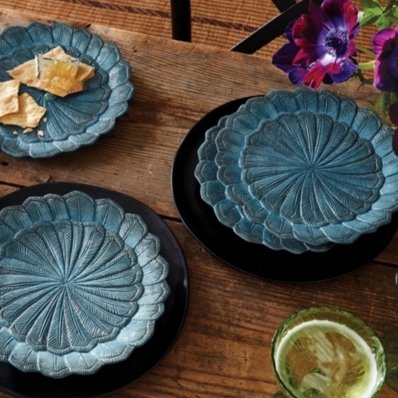 John Derian Blue Stoneware Feather Salad Appetizer 9” Set of 4 Plates NWT - Picture 1 of 10